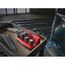 Зарядное устройство Milwaukee M12 C4