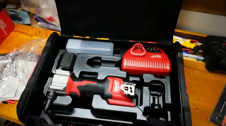 Unpacking / unboxing rivet guns Milwaukee M12 BPRT-201X 4933464405