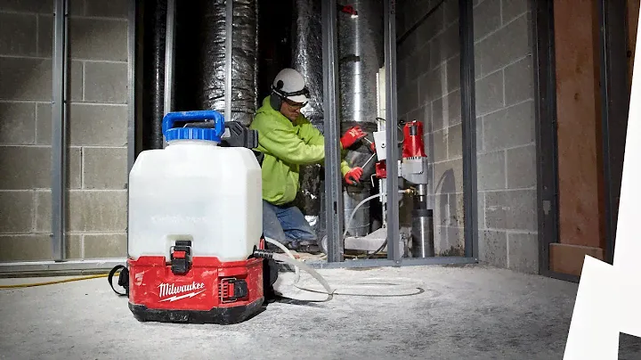 Milwaukee® M18™ SWITCH TANK™ 15 л. Рюкзак для распыления бетона и подачи воды