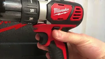 MILWAUKEE M18 BDD-202C  Акумуляторний Дриль-шурупокрут на який варто звернути увагу