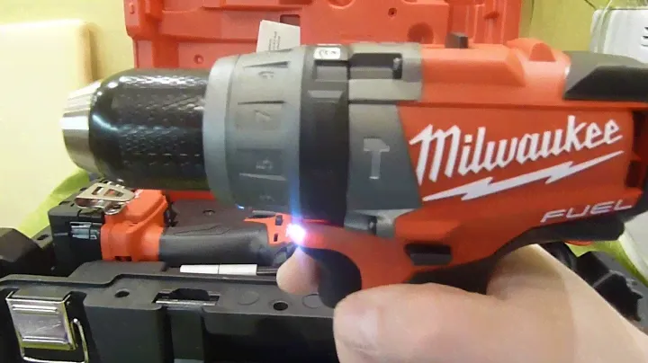 Дрель-шуруповерт и винтоверт  Milwaukee 18 FUEL ONEPD-0 ONE-KEY
