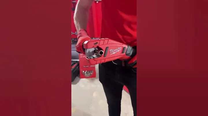 Milwaukee M12 Raptor pipe cutter demo