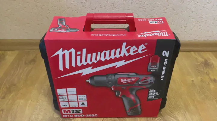 Шуруповёрт Milwaukee M12 (BDD-202C)