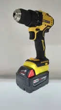 Адаптер (переходник) для аккумулятора Milwaukee M18 - к инструменту Dewalt 18-20V