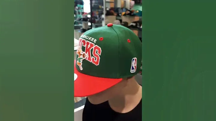 Бейсболка с прямым козырьком Mitchell and Ness 2 TONE TEAM ARCH Milwaukee Bucks Green